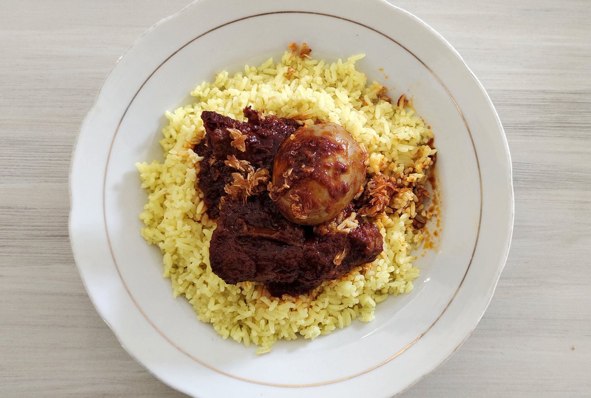 _rafiest's tweet photo. @PNS_Ababil Kalau ci pi en es biasanya makan  riz jaune min https://t.co/DrFYBdXuyy