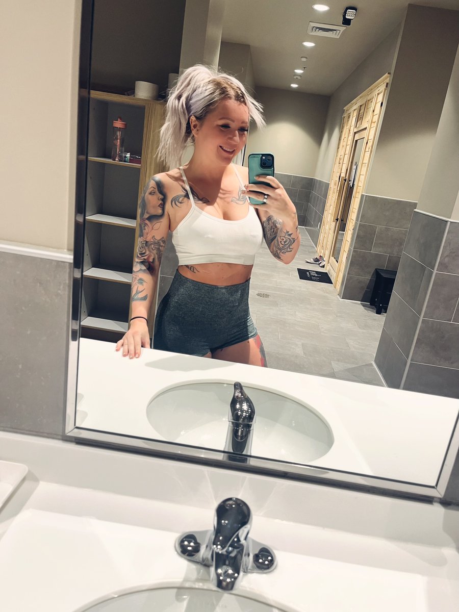 Candy Milf tweet media