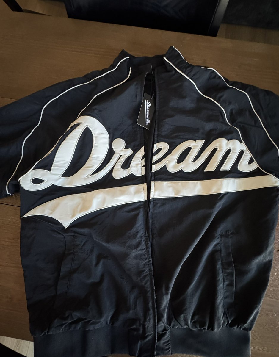 CLos24_'s tweet photo. This new @Dreamville merch is hard!!! Quality is dope! @KingOfQueenz 😮‍💨🔥🙌🏽🫡 We ready for the tour now! https://t.co/l8JaSBQ50j