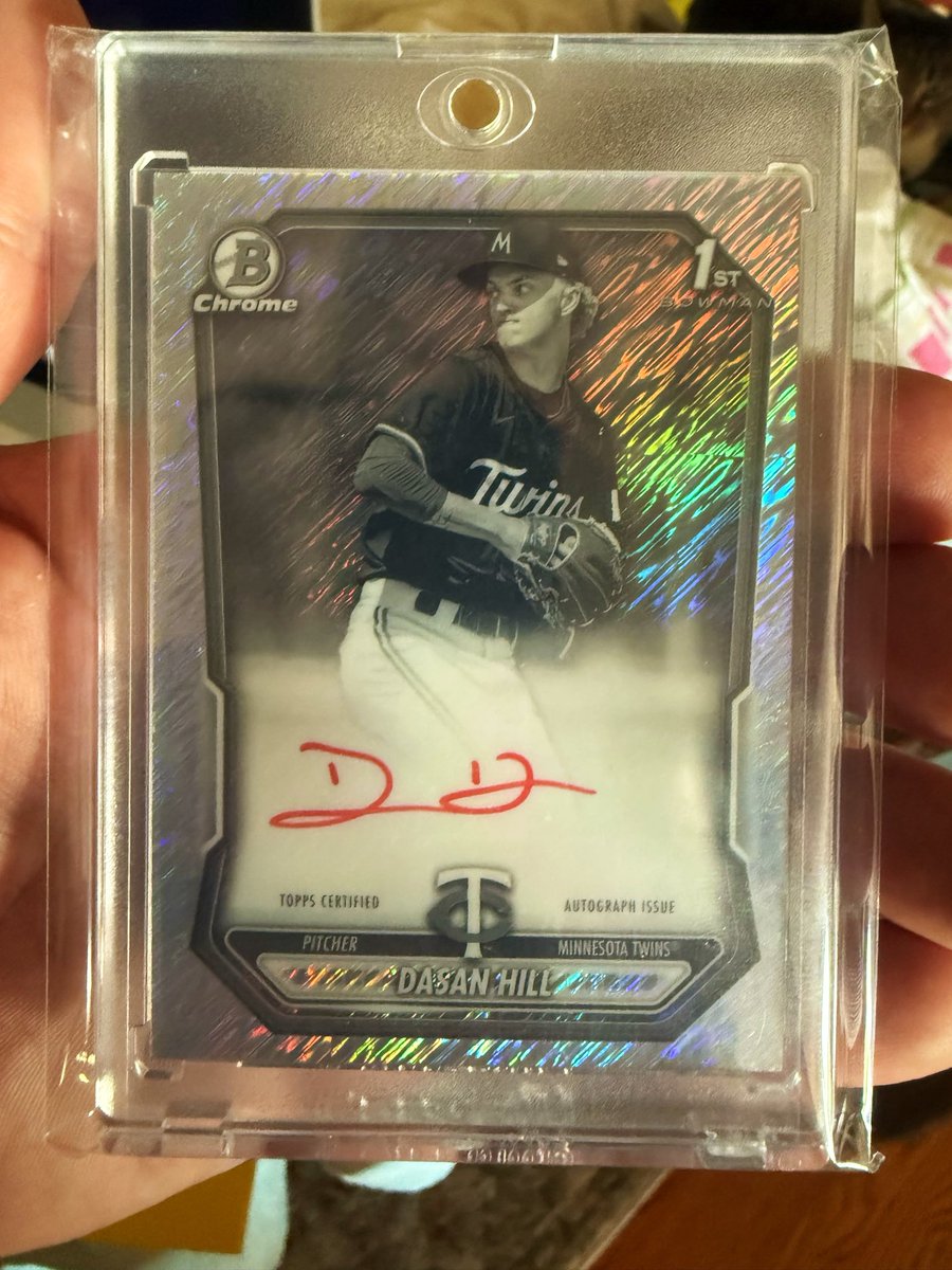 RogersMU's tweet photo. Last two hobby boxes at the LCS @CardPurchaser https://t.co/aiAN0MUaSZ