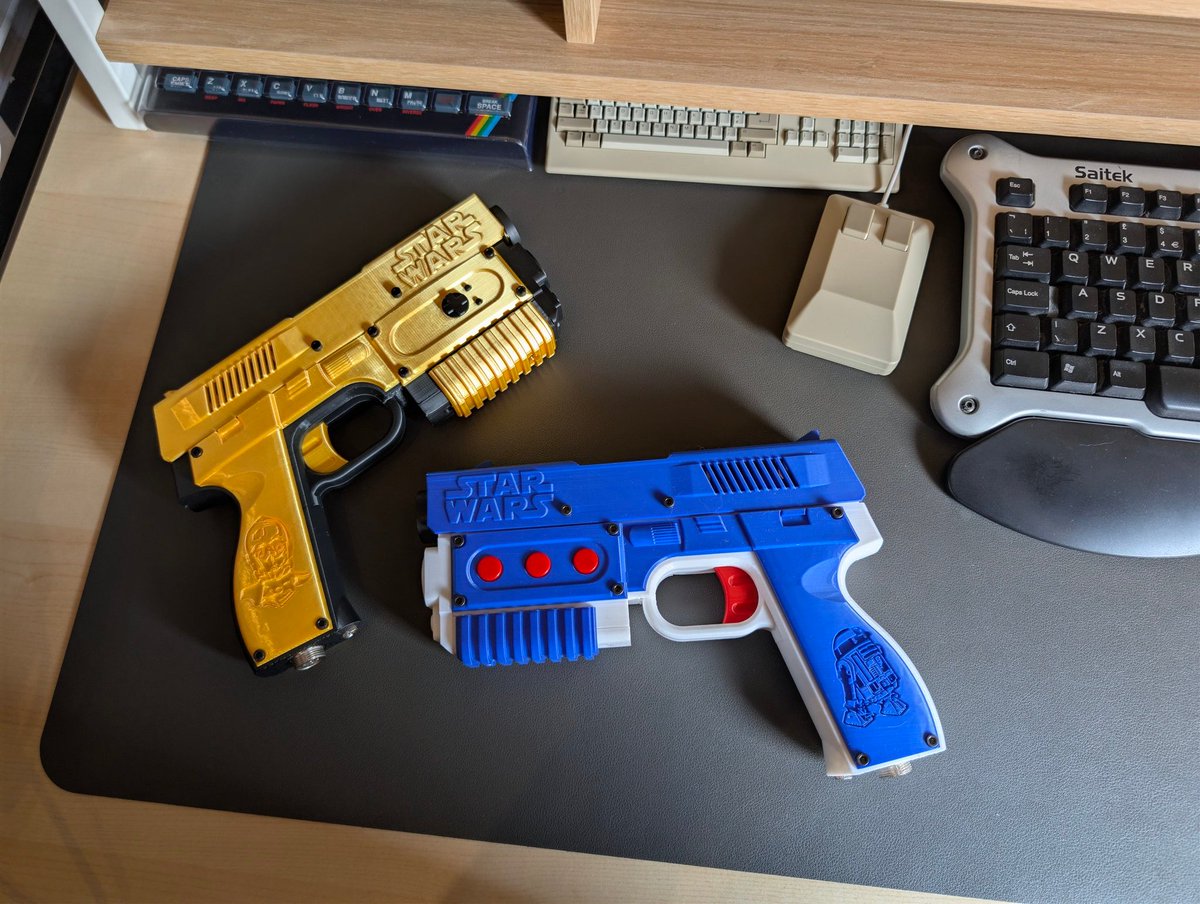 DigiBitsGaming's tweet photo. Also got some awesome 3D printed PiCon OpenFIRE light guns to use with emulators. The gun holsters for the desk are work in progress (using a pair of Sinden light gun holsters)

Looking to get an OLED monitor for the 2nd monitor arm, for my main PC. https://t.co/FmSA3Ca3QG