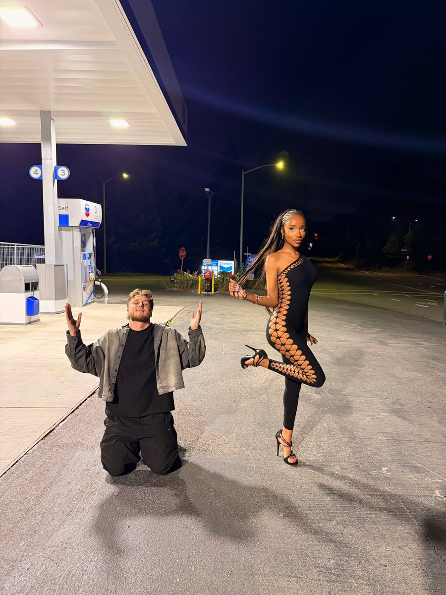 wavyemma's tweet photo. he’s exactly where he wants to be 🧘🏾‍♀️ https://t.co/mKgd4a7P1E