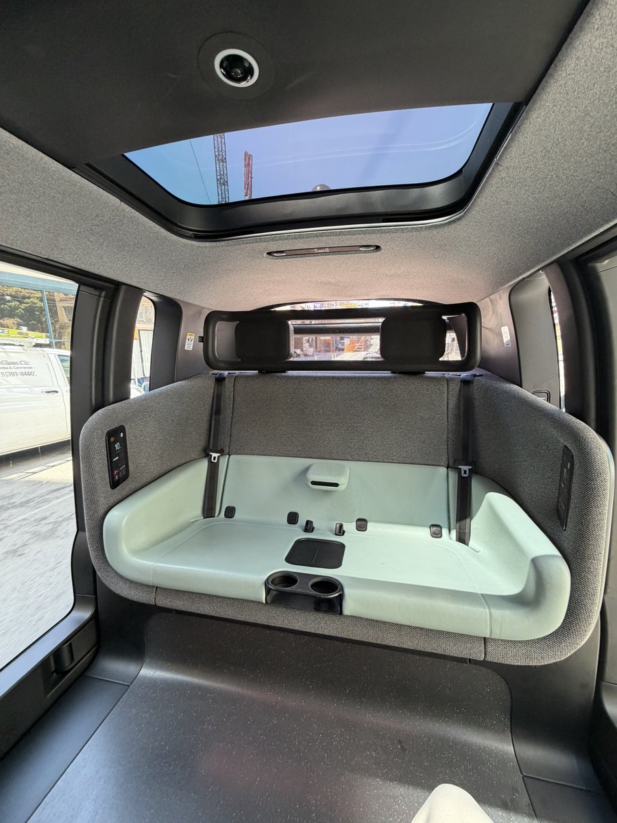 anthonyb_078's tweet photo. 553 days later......I finally had the chance to ride on one!
#zoox #robotaxi #selfdrive @zoox https://t.co/xSl6SKWnSg