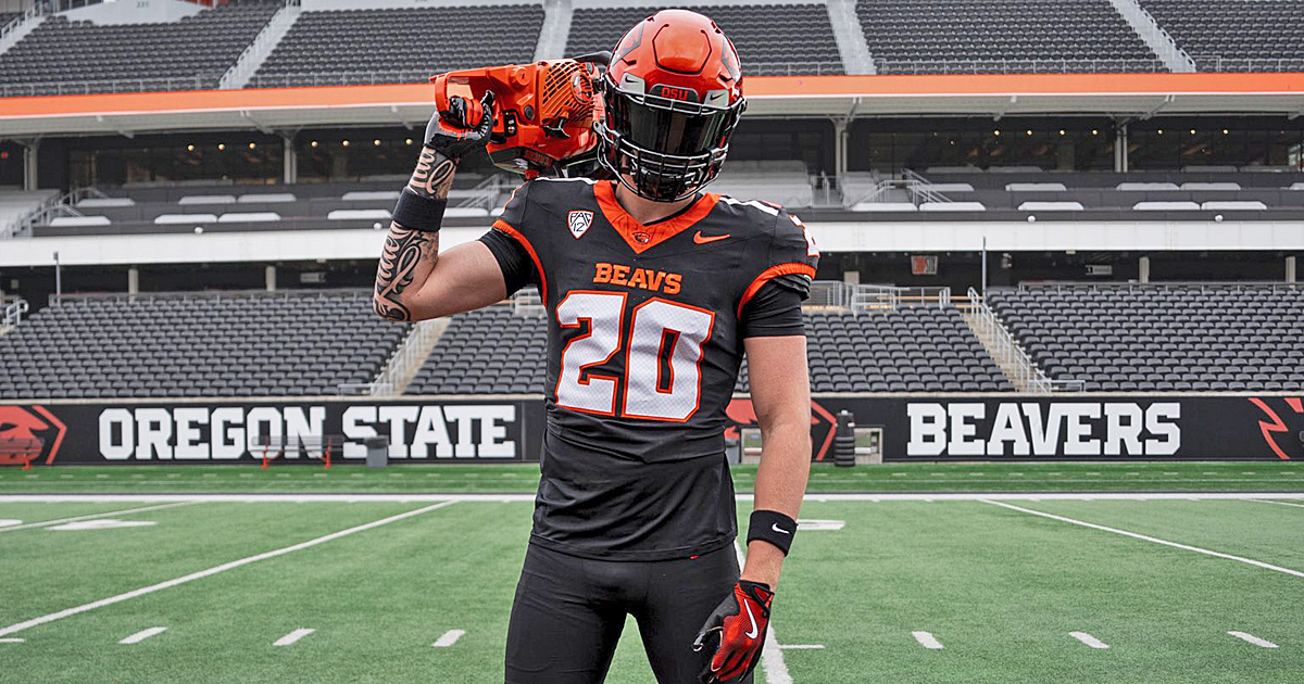 BrandonHuffman's tweet photo. NEW: Snoqualmie (Wash.) Mount Si LB Drenden Knaevelsrud called his Oregon State visit "amazing" .

He says the staff is "building something special" 

Story: https://t.co/Jk74mU1UOb https://t.co/U7JA6YKU8N