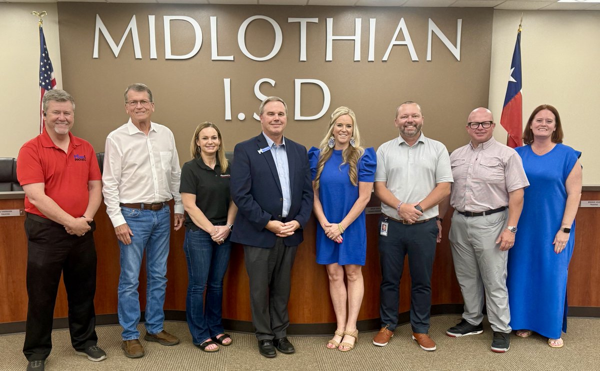 MidlothianISD's tweet photo. Trustees approved the selection of three experienced educational leaders to fill existing positions that will become vacant this summer. Congratulations to Dr. Amanda Rodgers, John Allen, and Amelia McMillen. #MISDProud #InspiringExcellence 
Read more: https://t.co/Xnhe80h4Lg https://t.co/LjOh0kQqGo