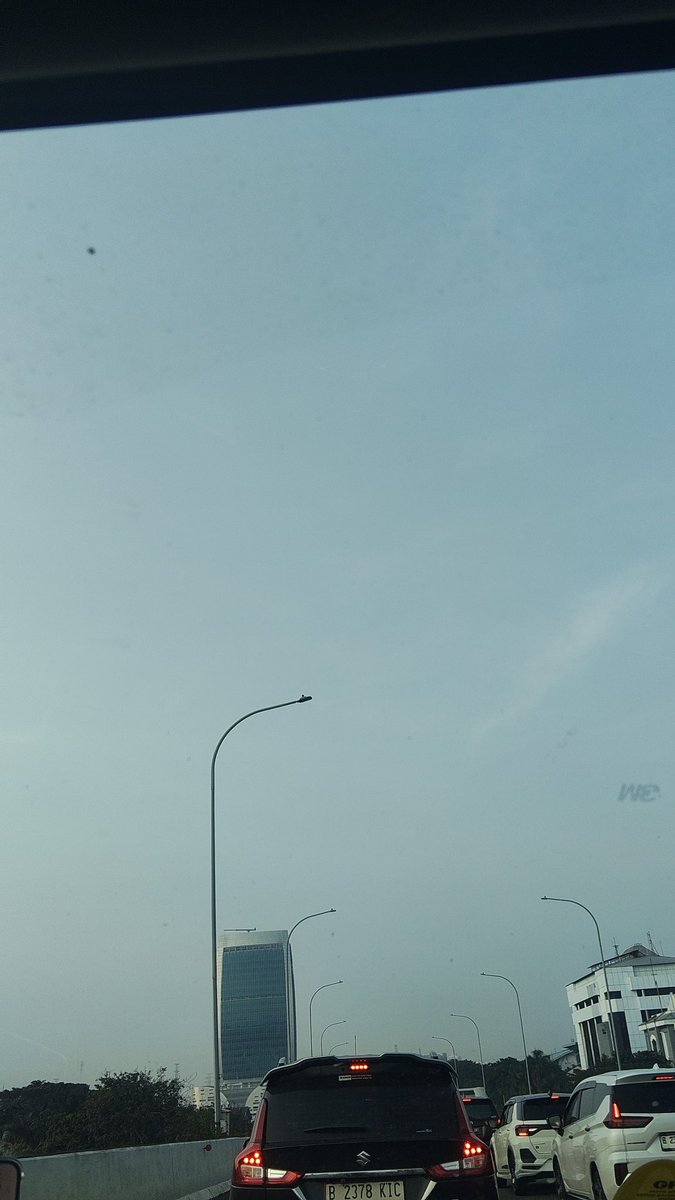hellosasky_'s tweet photo. Mari kita hadapi kemacetan Jakut di hari Selasa pagi ini after long weekend. https://t.co/ywXldLyImq