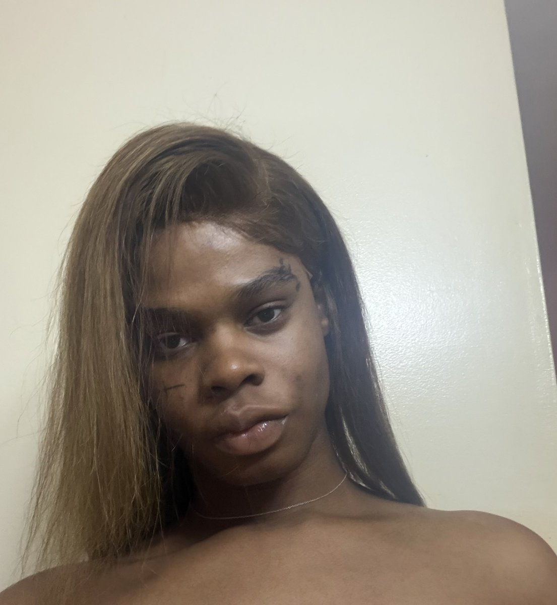 TransCleopatra's tweet photo. Just woke up didn’t even wash my face yet no filter I’ve been that https://t.co/uPIJzm66Lu
