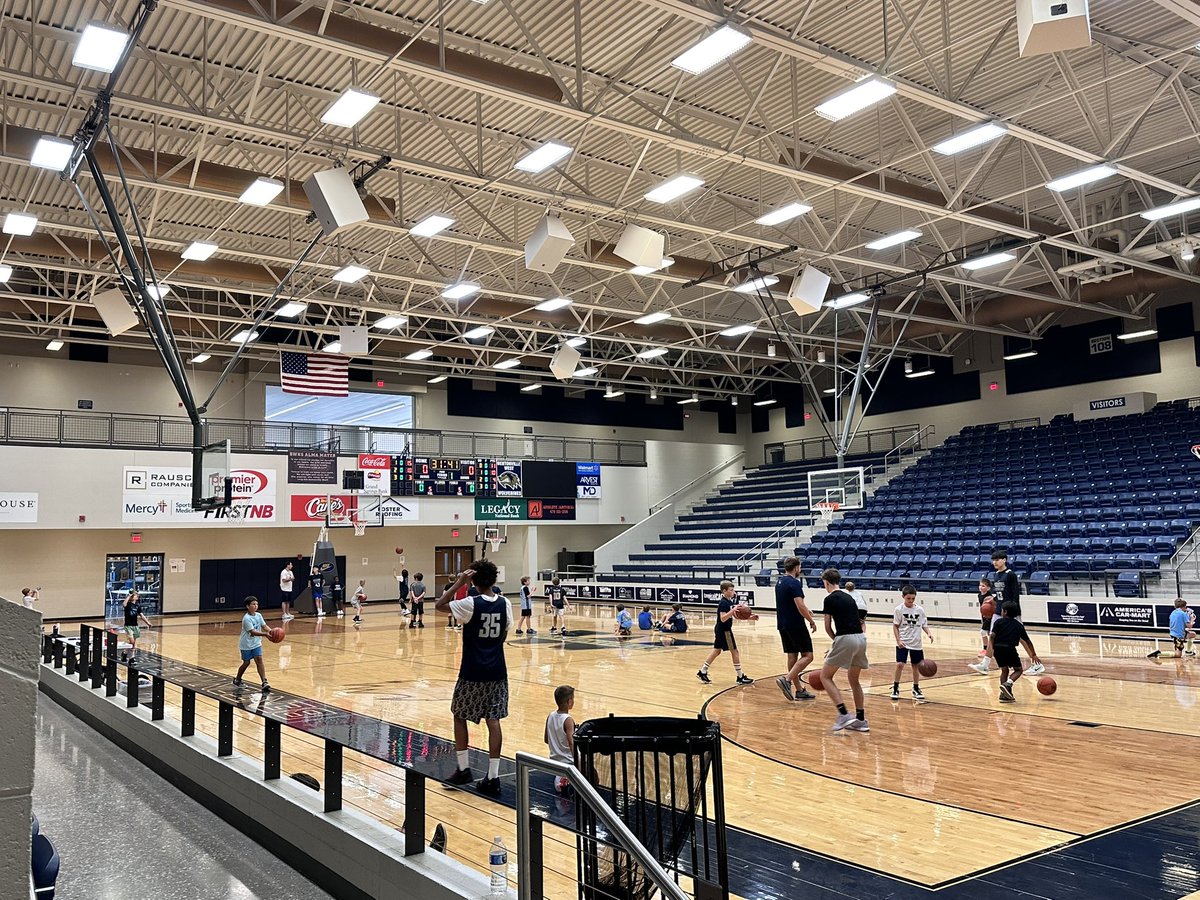 BWHS_Hoops's tweet photo. Great first day of Wolverines Kids Camp! A lot of energy was showing day 1! #theWESTway https://t.co/SoyLGlZLLt