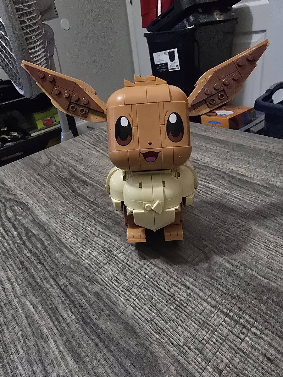 HolyDragon17's tweet photo. Finished building Lego Eevee today! ^^

Added some of the extra small studs to give his fur a tad bit more floof :] https://t.co/aoLEsSMRPC