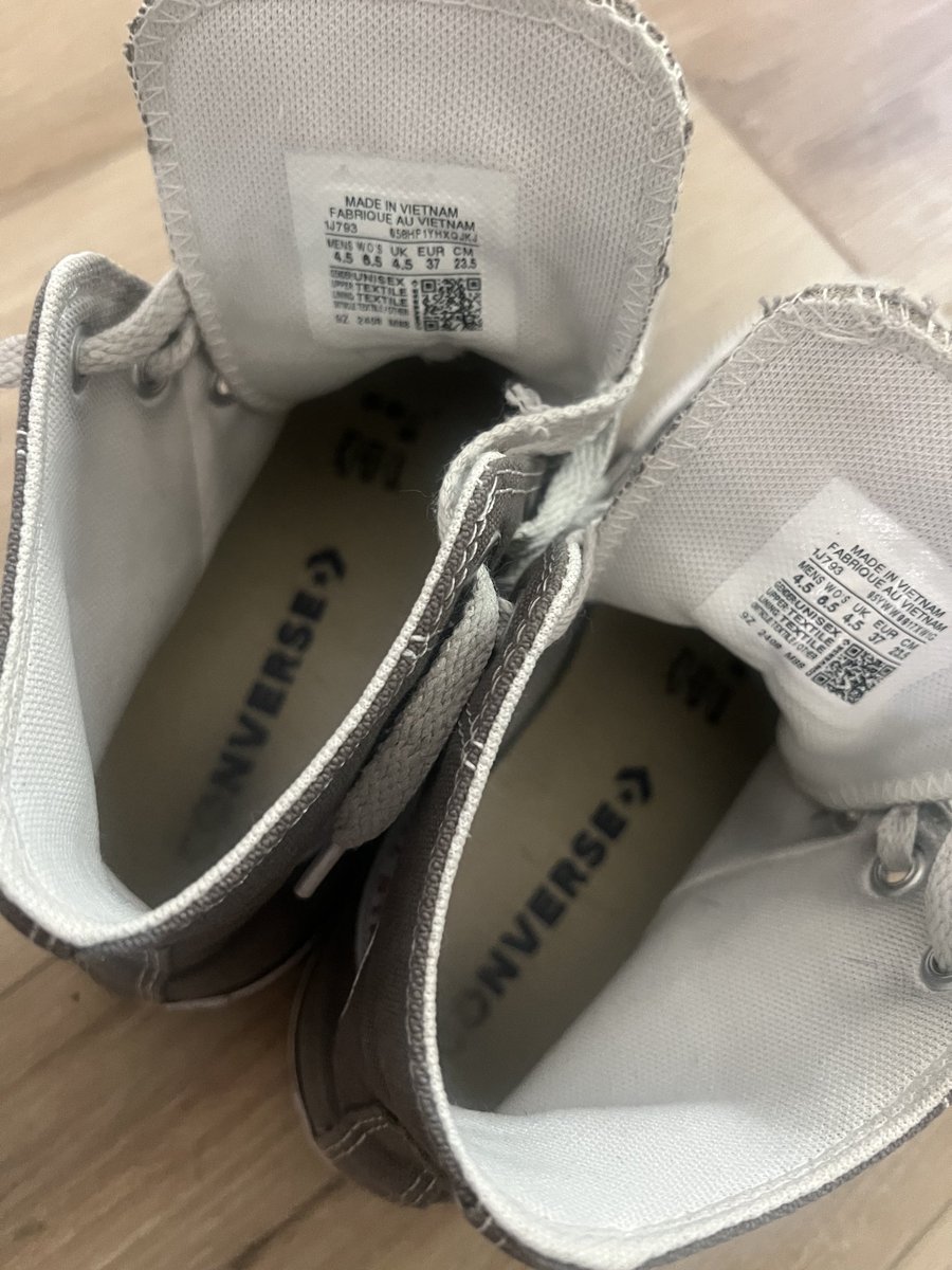 FourSlump's tweet photo. Buy my stinky shoes and socks💁🏻‍♀️ https://t.co/scQ3ie1GBS