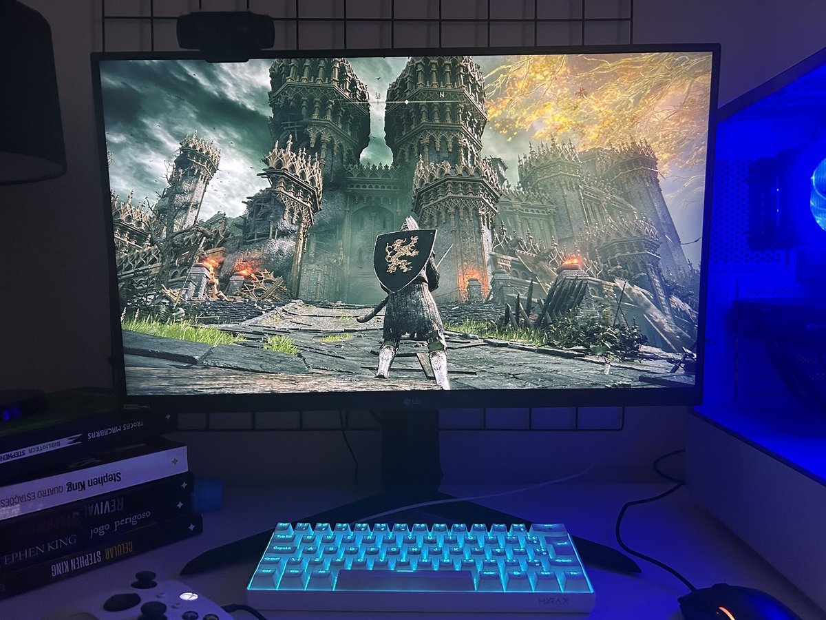 putodebeco's tweet photo. explorei tanto limgrave q cheguei forte demais no primeiro boss (mas apanhei muito dentro do castelo) https://t.co/nEv6V1DzPB