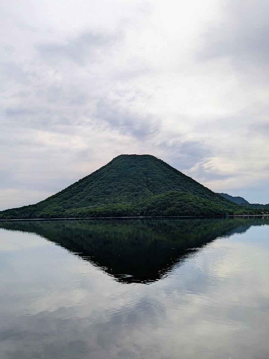 romansutei's tweet photo. 台風接近に伴う臨時休業のお知らせ

明日6月3日は、台風接近に伴い悪天候が予想されますので、誠に勝手ながら食堂とレンタルボートの営業を臨時休業させていただきます🙇

今朝はボートの台風対策作業を行いました🤕

#榛名湖　#ロマンス亭　#群馬県　#高崎市　#台風 https://t.co/ii1gj5hghq