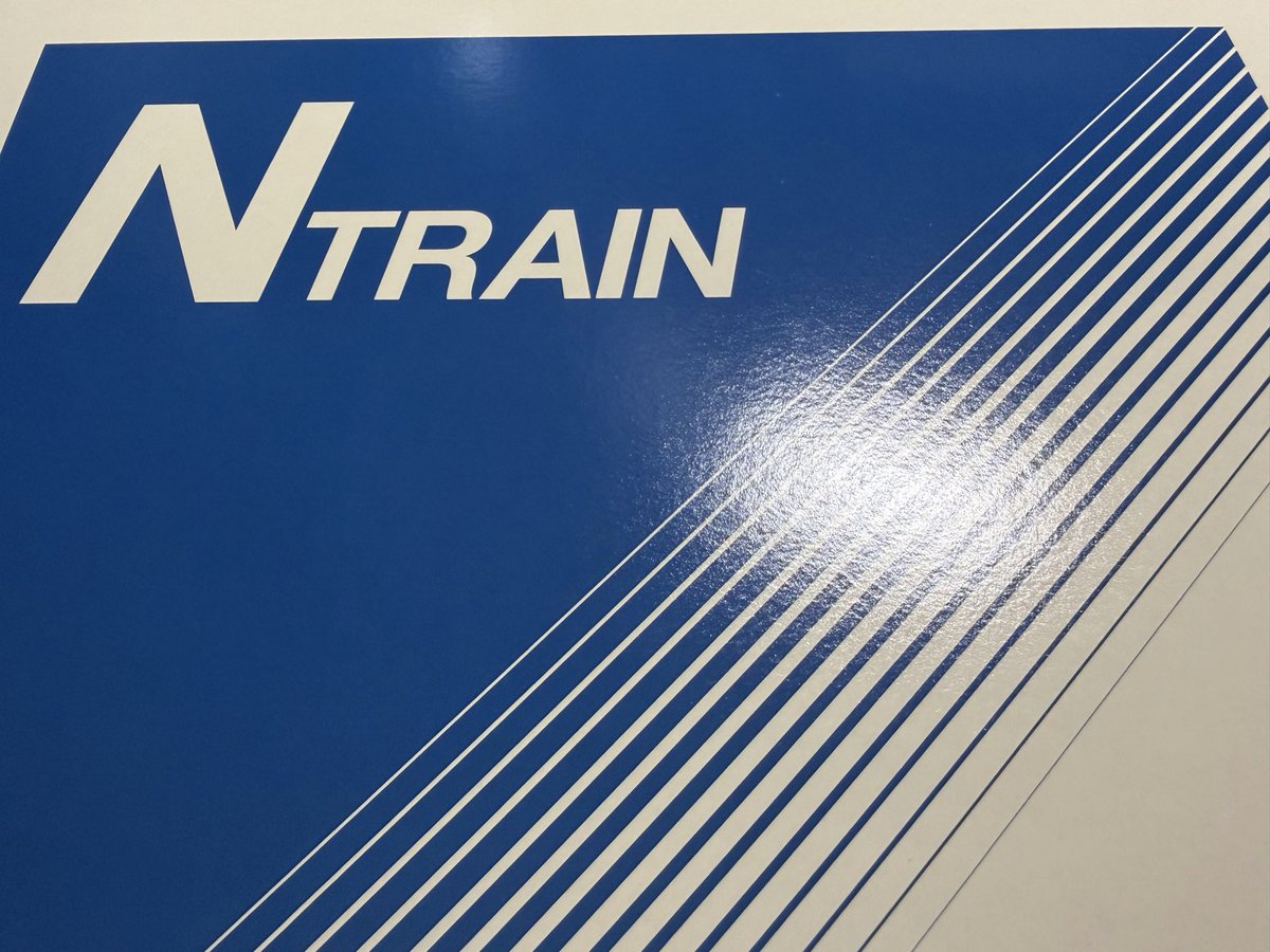 raripan21's tweet photo. おはようございます⛅️
KATOの復刻デザイン車両ケース（10両）が発売されたので早速保有の681系ニュー雷鳥用に活用です
昔懐かしのシールが付属しているのも良いですね♪
個人的にはこのシールでJR化以降の車両もあると面白いのではと感じました https://t.co/kX7T0600p9