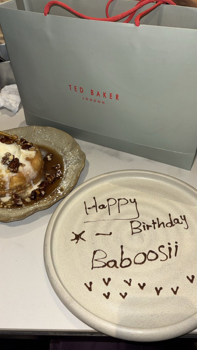 qqwwrtte's tweet photo. my birthday isn’t over yet مع اغلى ماعندي🥹💞💞 https://t.co/BTHlO2z2C7