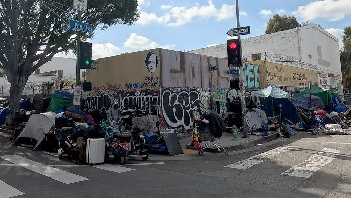 AwakenedOutlaw's tweet photo. Notice how the TDS-crowd currently losing their minds over the UFC event (temporarily set up on the WH lawn) and the construction of the new White House Ballroom (whose contruction related site is also temporary), but are good to go with all of the major cities the Democrats control looking like this permanently?