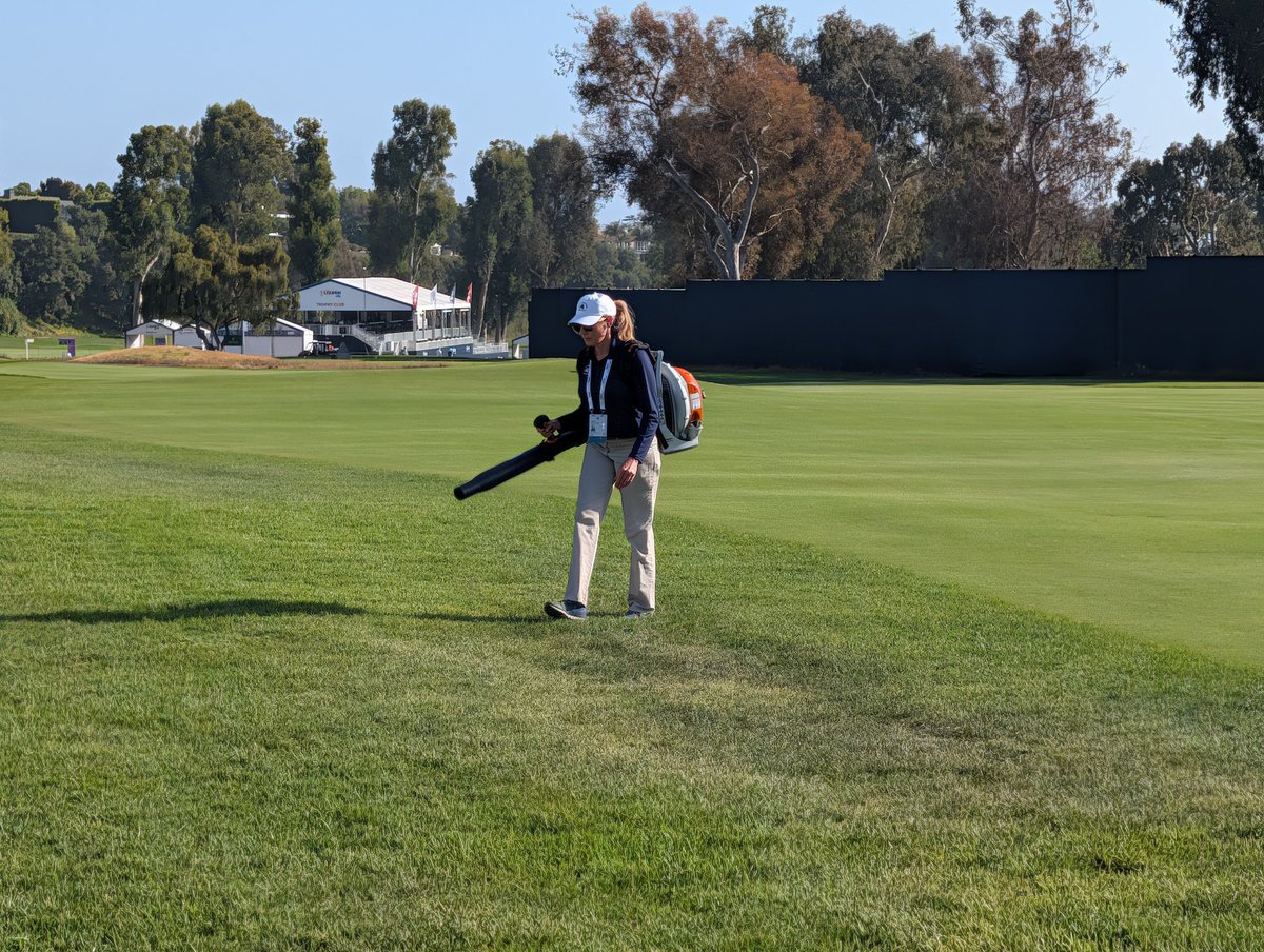 GCM_Magazine's tweet photo. As day one practice rounds conclude for the @uswomensopen, it's all about divots, blowers, bunkers and mowers out at Riviera. https://t.co/laCMAyMMUL