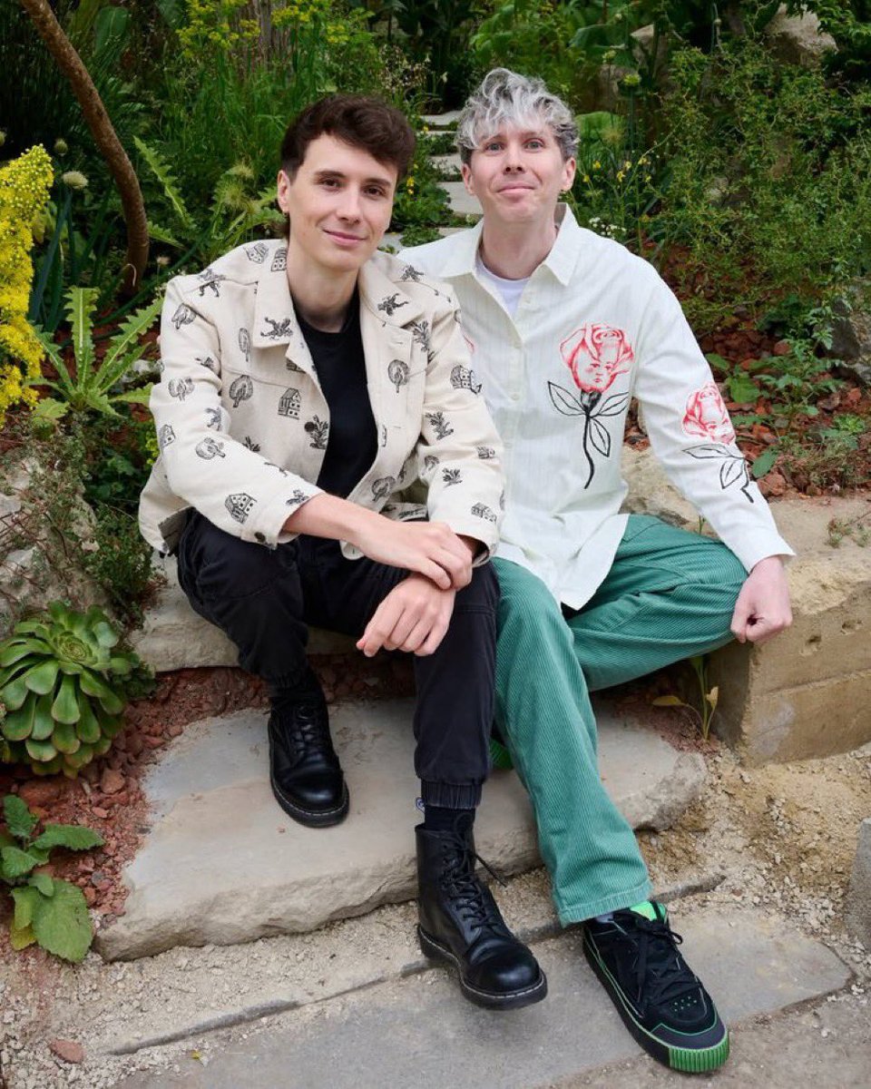 phancrave's tweet photo. 🚨 BREAKING NEWS 🚨

Dan and Phil are reportedly STUCK inside Granny's house. https://t.co/e4gLLkAdkf