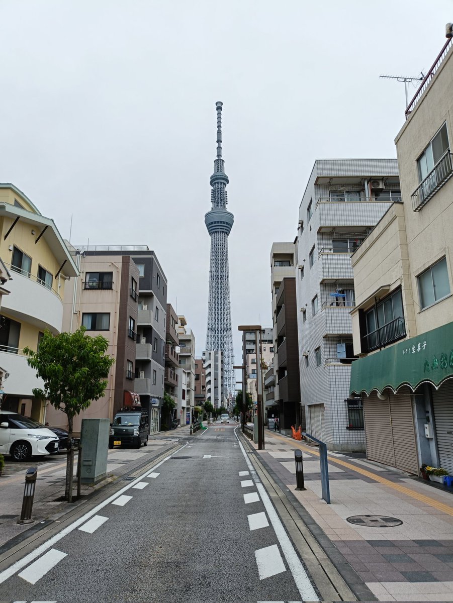 kaoru_masuda56's tweet photo. 残りあと3日4ステージとなりました🐢
明日は台風の進路が気になるところですが、現時点では予定通り上演いたします！
本日は14時開演です🐥
皆さまお気を付けてお越しください！
劇場にてお待ちしております✨
今日のスカイツリーを添えて…🗼

#劇団桟敷童子 
#亀と潜水艦 
#すみだパークシアター倉 https://t.co/btn6ljrTBd