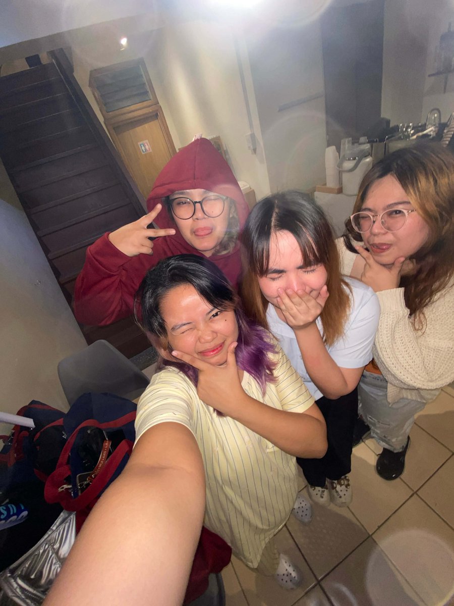 axisphere's tweet photo. present na naman mga estetik kagabi sa watch party!!! @rukonnect @caiolve_ @haroyaaa 

ESENSE ANG PANALO #PiliinMoAko_MVOutNow #6ENSE_PiliinMoAko
@6ENSEofficial
#6ENSE https://t.co/LSQdhi6Qur