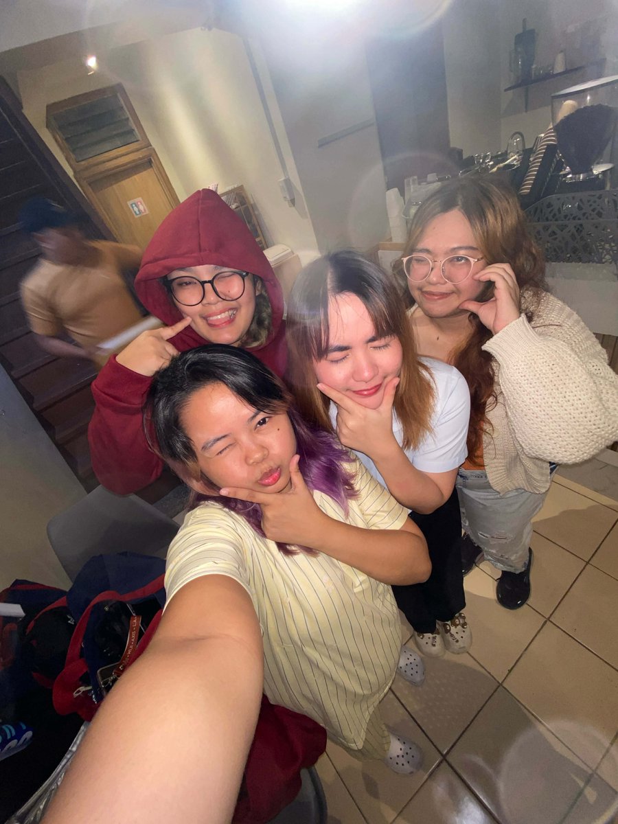 axisphere's tweet photo. present na naman mga estetik kagabi sa watch party!!! @rukonnect @caiolve_ @haroyaaa 

ESENSE ANG PANALO #PiliinMoAko_MVOutNow #6ENSE_PiliinMoAko
@6ENSEofficial
#6ENSE https://t.co/LSQdhi6Qur