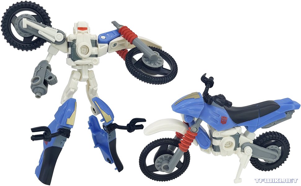 AssGobots's tweet photo. Scooter uses the body of Energon High Wire and the head of Energon Strongarm. 

The show kept Scooter as being a character who interacts a lot with the human cast, although she has matured a lot from last time and acts more like a big sister to the human cast. https://t.co/EC6CPUkVrl