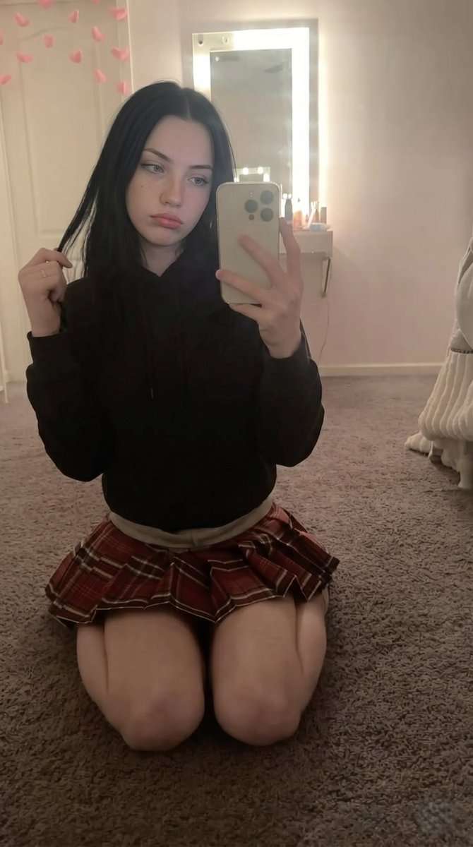 Avababees's tweet photo. Thighs are thighing rn https://t.co/yv3oK6fVtf