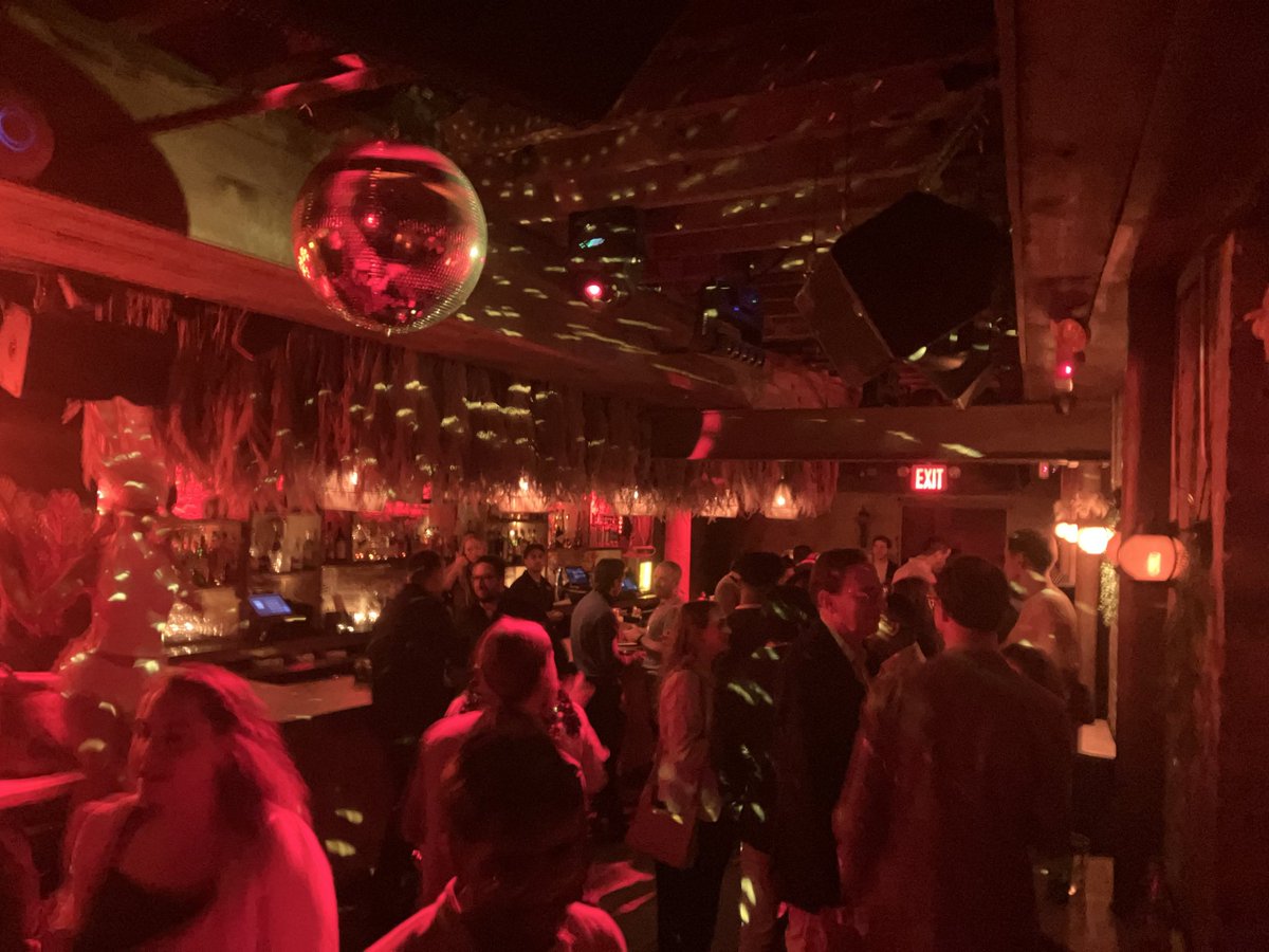 princeruminyc's tweet photo. Live in Soho at @Madeline_ai #techweek Opening After Party! 
Live rock band coming up! 🤘
https://t.co/q1x0KgIAtm

#excelsioredgeeventures @princeruminyc 
@Techweek_ @a16z #nytechweek https://t.co/l73Er9uQHk