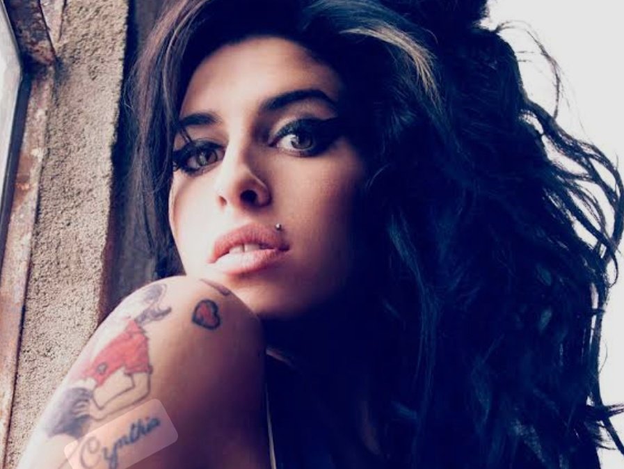 EUQENACH's tweet photo. "Hay dos cosas en esta vida de las que debes cuidarte:
Del amor, y de las drogas"
Suspiro la princesa Amy, mientras fumaba un cigarro bajo los influjos de la droga por culpa de un amor. https://t.co/is0Z7oCse4