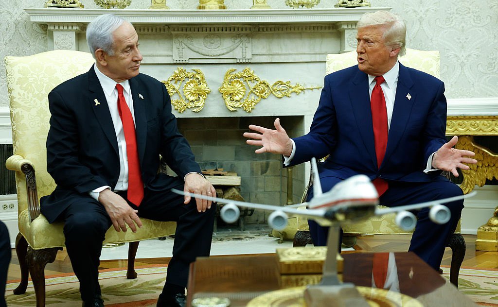 mfu46's tweet photo. AXIOS : الرئيس ترامب كان غاضباً جداً خلال مكالمة هاتفية مع نتنياهو اليوم بسبب تصرفاته في لبنان

ووفقاً لمصادر مقربة من الرئيس، صرخ ترامب بوجه نتنياهو: "ماذا تفعل بحق الجحيم؟ أنت مجنون تماماً، لولاي لكنت الآن في السجن، أنا أنقذ مؤخرتك، الجميع يكرهك الآن ويكره إسرائيل بسبب هذا". https://t.co/arKP8WhnKJ