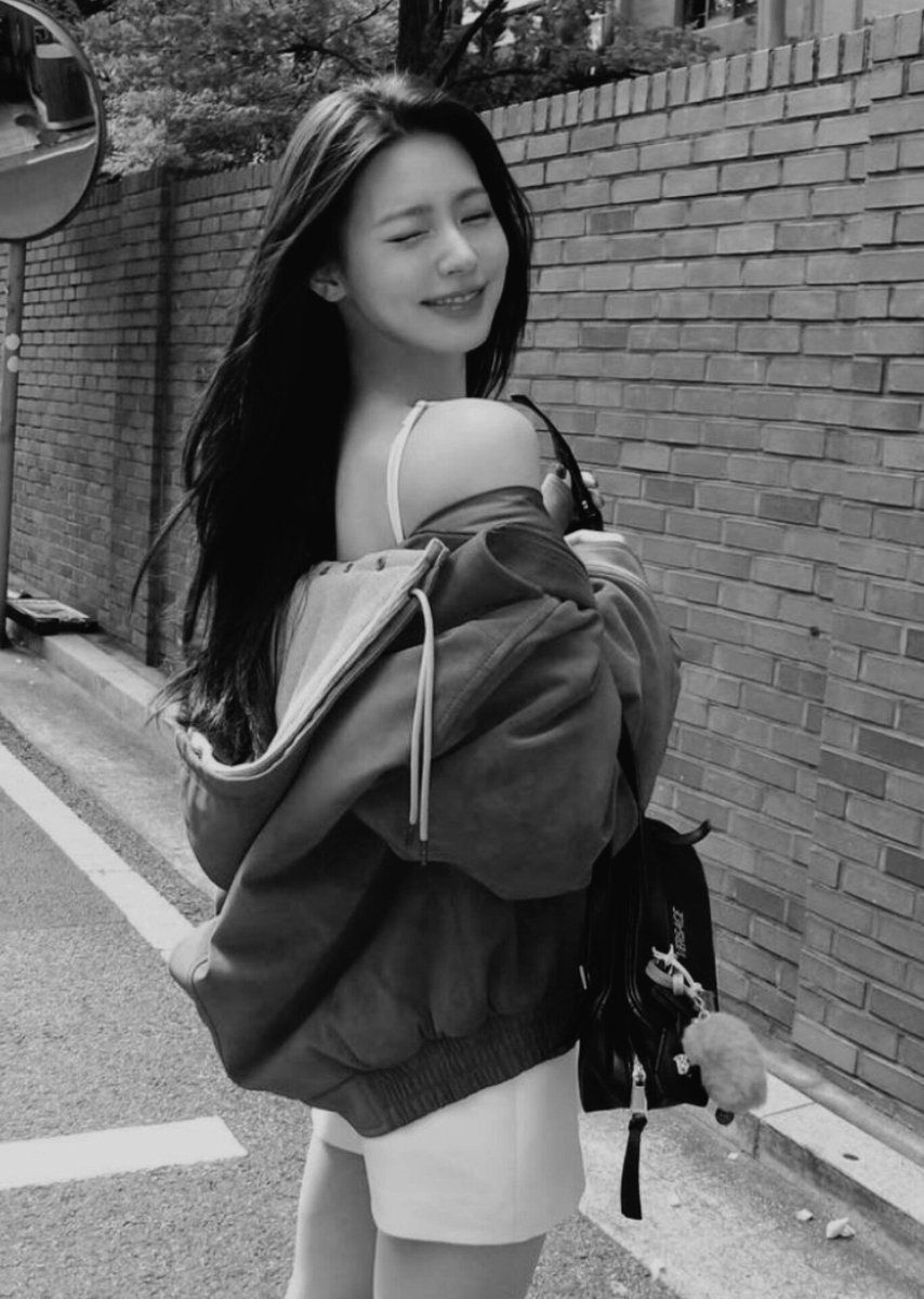 amortague's tweet photo. ️️
️️
⟟ 𝖧𝖾𝗋 𝖧𝖺𝗉𝗉𝗒 𝖯𝗅𝖺𝖼𝖾
⤹ He always said, "Sayang, pakai jaketnya", " Kamu cantik, CANTIK BANGET"

📷 : Mas Mada @Madaguntara

️️ https://t.co/vTy3tFA1OS