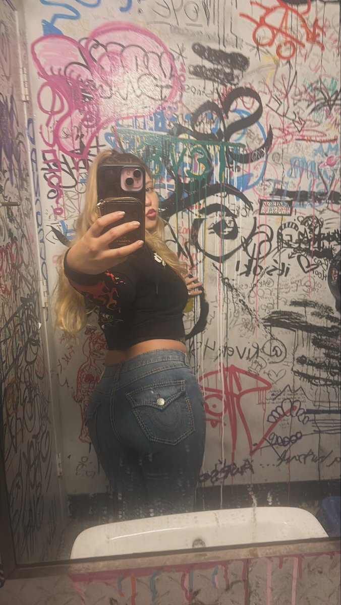 puxcepop's tweet photo. We love bar booty pics tehehe https://t.co/yvxMVibtsA