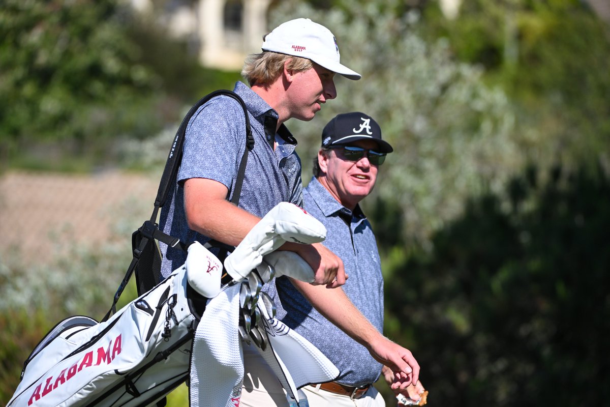AlabamaMGolf's tweet photo. That feeling when you're walking up the 18th fairway tied for the NCAA individual national title and you're already 4-under on the back nine https://t.co/QZGuQVMwnc