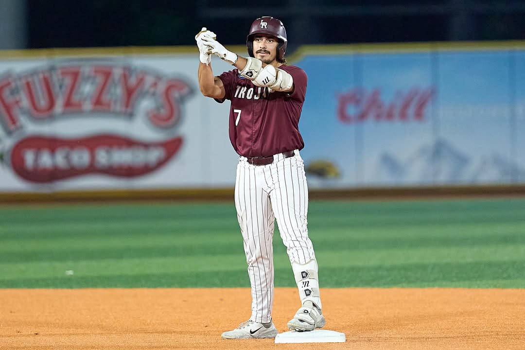BaseballQuotes1's tweet photo. Troy vs Little Rock with a spot in Omaha on the line

College Baseball is the absolute best https://t.co/T3waa1eQ5i