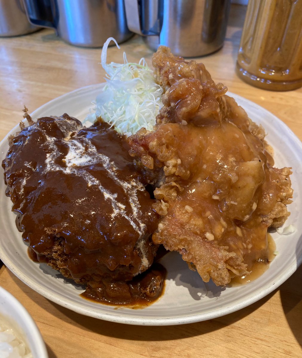 sloternyo's tweet photo. カレーかつ丼
チーズチキンカレー
デミソースかつ
メンチかつ&amp;フライドチキン

カレーとデミソースの出現率高め
次回3000円メニュー行きます https://t.co/hi7LfObry7