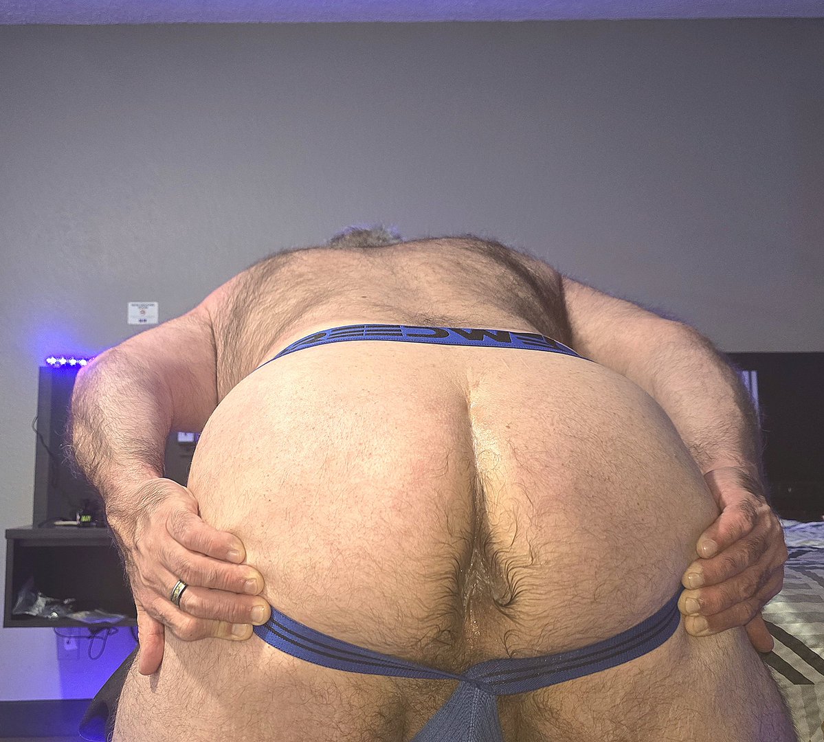 LthrDadBoyKink's tweet photo. It was a double full moon last night 🌝 https://t.co/VMJPCykyUf
