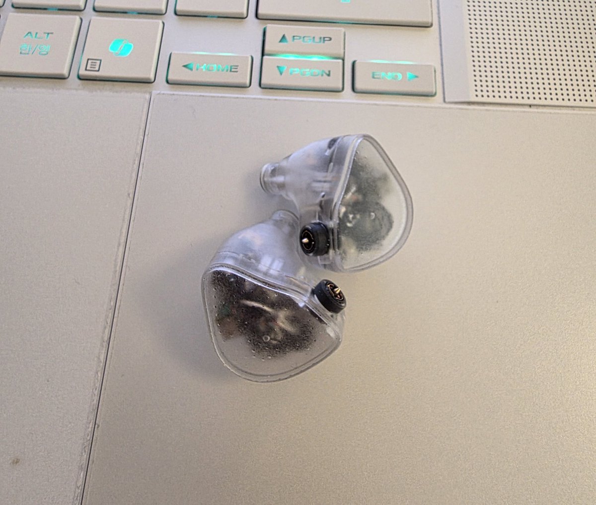 Evenir77's tweet photo. おはようございます。

本日より仙台を訪問する予定です。
ありがたいことに、ラーシャさんのご協力により、
本日16時より試聴会を開催させていただくことになりました。

場所：〒980-0013
宮城県仙台市青葉区花京院1-1-30
ニューライフ花京院 2階

時間： 16:00〜

本日ご参加が難しい方も、コメントやDMでご連絡いただければ、また別の機会を設けられるよう調整いたします。

皆さま、応援のほどよろしくお願いいたします。