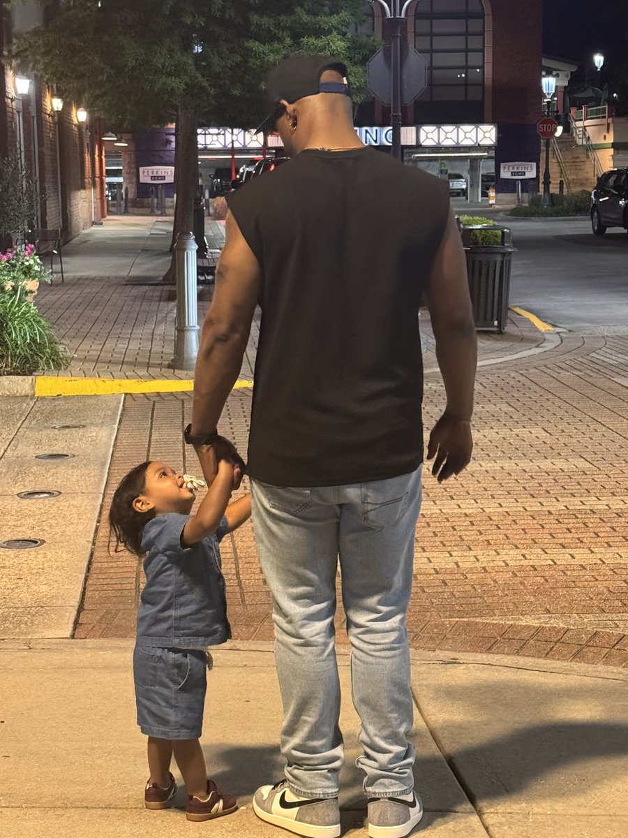 _flyguyDREW's tweet photo. Uncle Drew 🫶🏾 or “An-Ju” as he says 🥹 https://t.co/0dmxcy8S2n