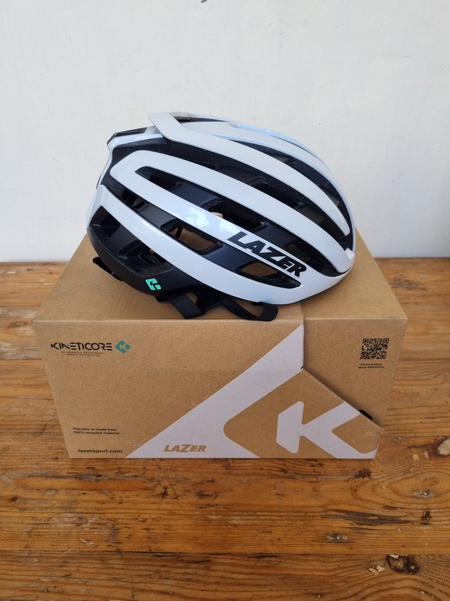 fix_fixed's tweet photo. Helmet Lazer Z1 Kineticore sz M Asian Fit kondisi Bekas relatif mulus jarang pakai harga 2.6jt nego #fnfjb https://t.co/u3vtzlknTF