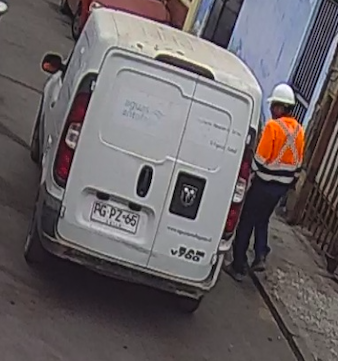 LordLonko's tweet photo. @Aguas_Antof sus protocolos incluye dejar escombros frente a casa de vecino cuando intervienen? Patente PGPZ-65 #Antofagasta llamé a "reparaciones" y solo anotan dirección, sin solución @SERNAC https://t.co/JkjIMtlQSo