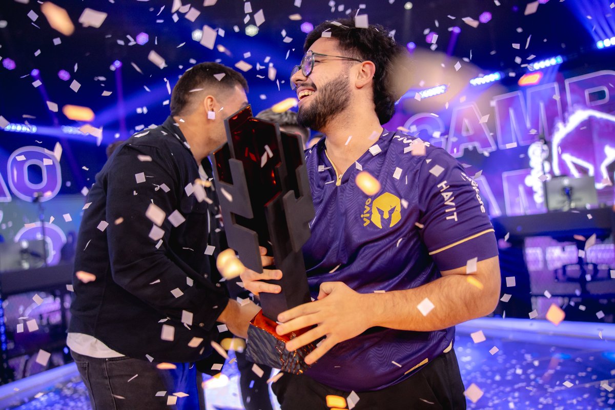 VivoKeyd's tweet photo. o primeiro do @Zekaslol 💜 https://t.co/K0Dae4844U