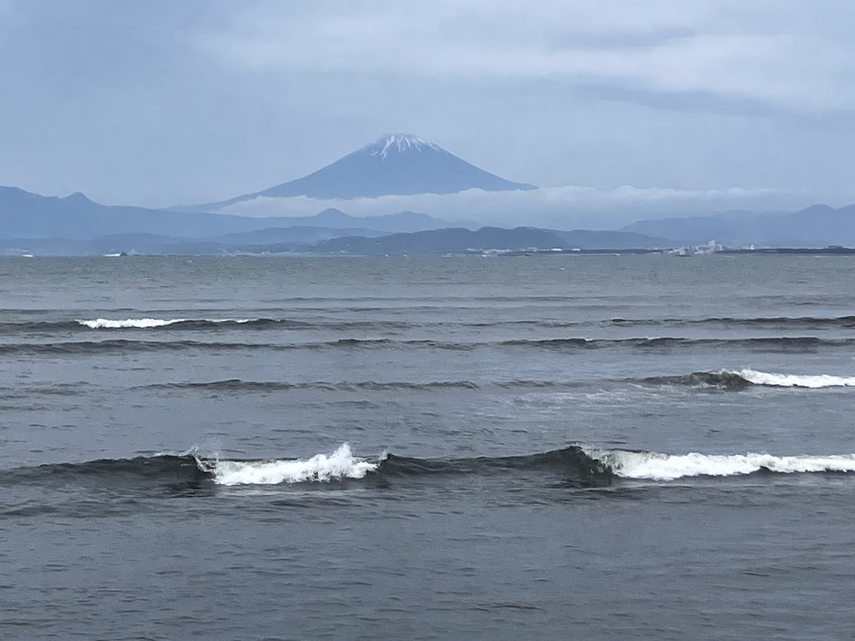 enospa's tweet photo. 【江の島岩屋閉洞】
さっき撮影した富士山。台風6号の接近にともない江の島岩屋は本日閉洞しています。今後、強風や高波が見込まれるのでお出かけの方は充分ご注意ください。
#江の島 #台風 #開港記念日 https://t.co/FZPZRzSbGb