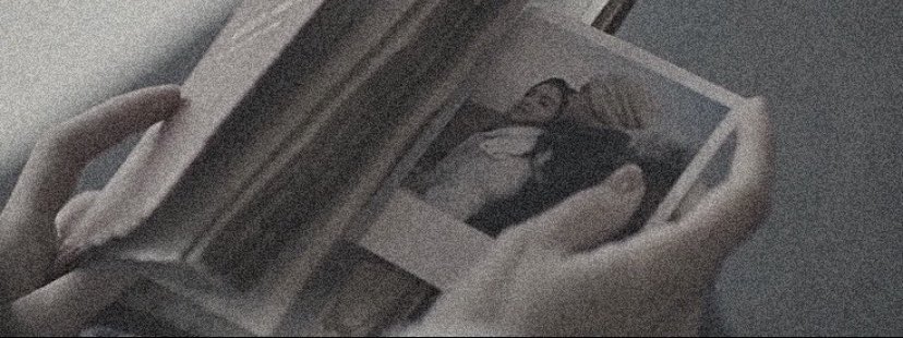 tp5llq's tweet photo. (ياكثر غلاك وانت ماتدري)

قليل اللي تناول الموضوع في قصيد وقليل من الغالين يعرف مكانته الحقيقية

وقد قال صاحب هذا البيت متمنيا:
.
.
ليته يشوف اللي بقلبي و يقراه
و يعرف مكانه داخل القلب بوضوح

واما من عرف مكانه وتغلا قيل فيه:

عرف الحبيبُ مكانَهُ فتدَلّلا
وقنعتُ منهُ بموعدٍ فتعللا https://t.co/L5ut7kII9a