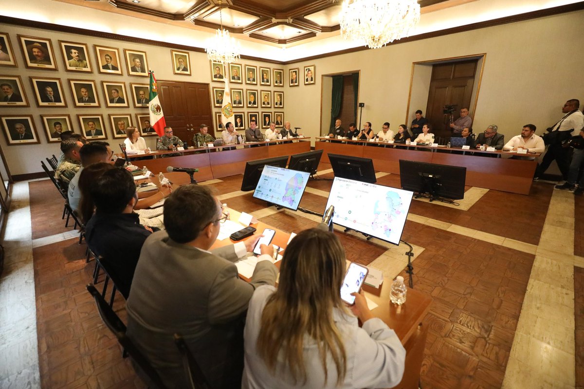 SEFIRC_COAH's tweet photo. En el marco de la sesión de la Mesa de Construcción de Paz y Seguridad, encabezada por el gobernador Manolo Jiménez Salinas, la secretaria Marisol Martínez González dio a conocer las acciones implementadas por #SEFIRC para el Blindaje Electoral del Proceso Local 2026. https://t.co/MqxOStXJFp