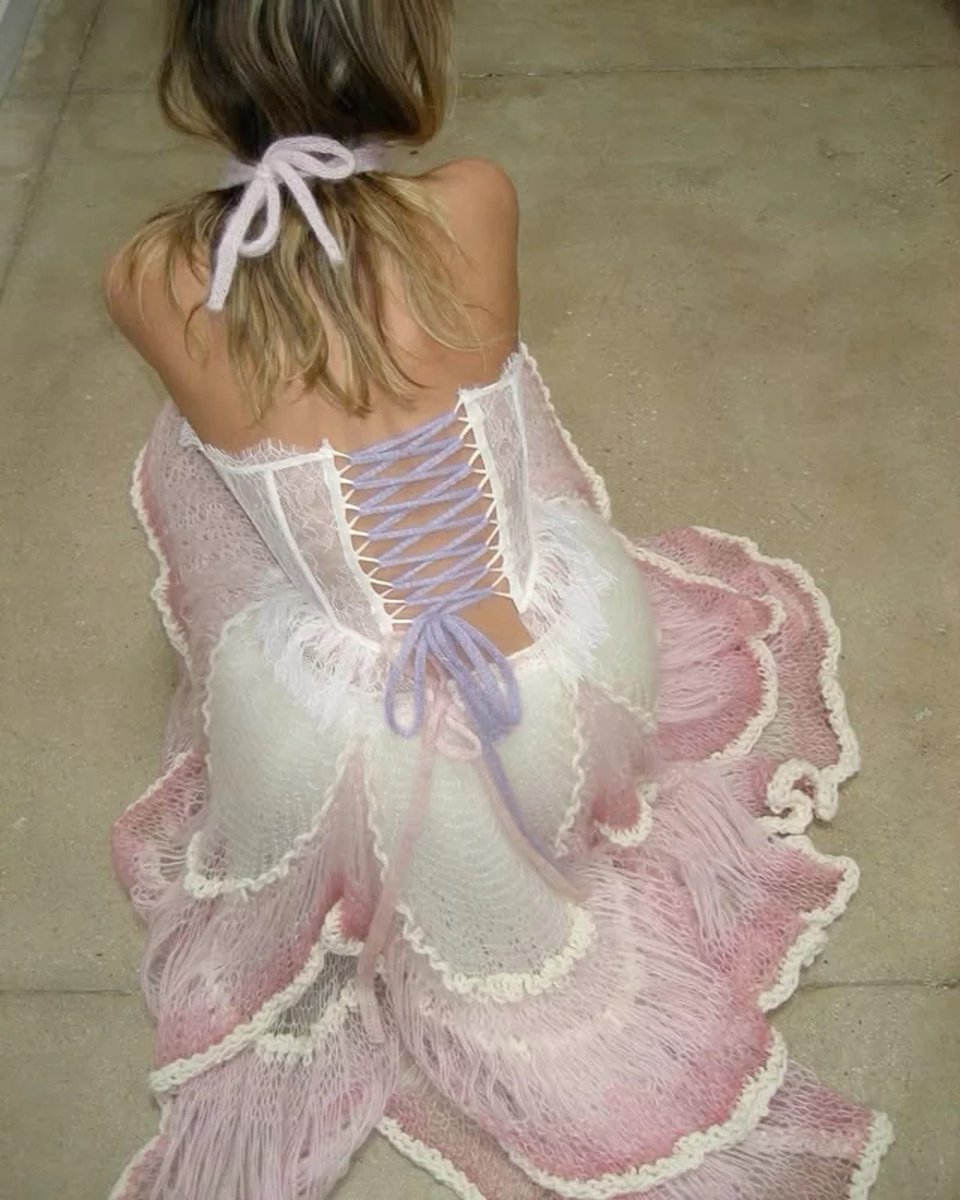 hannah_summers_'s tweet photo. little pink bows on everything https://t.co/L4rntesf9n