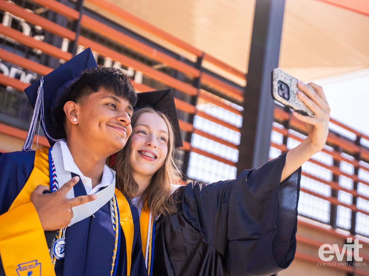 EVITnews's tweet photo. Last week, we celebrated more than 4500 EVIT program completers during 3 Completion Ceremonies held at Salt River Fields. These students have earned industry credentials, scholarships, employment, and apprenticeships. Additional photos: @evitnews on Facebook.
#evitchangeslives https://t.co/1Y8zzTLa5J
