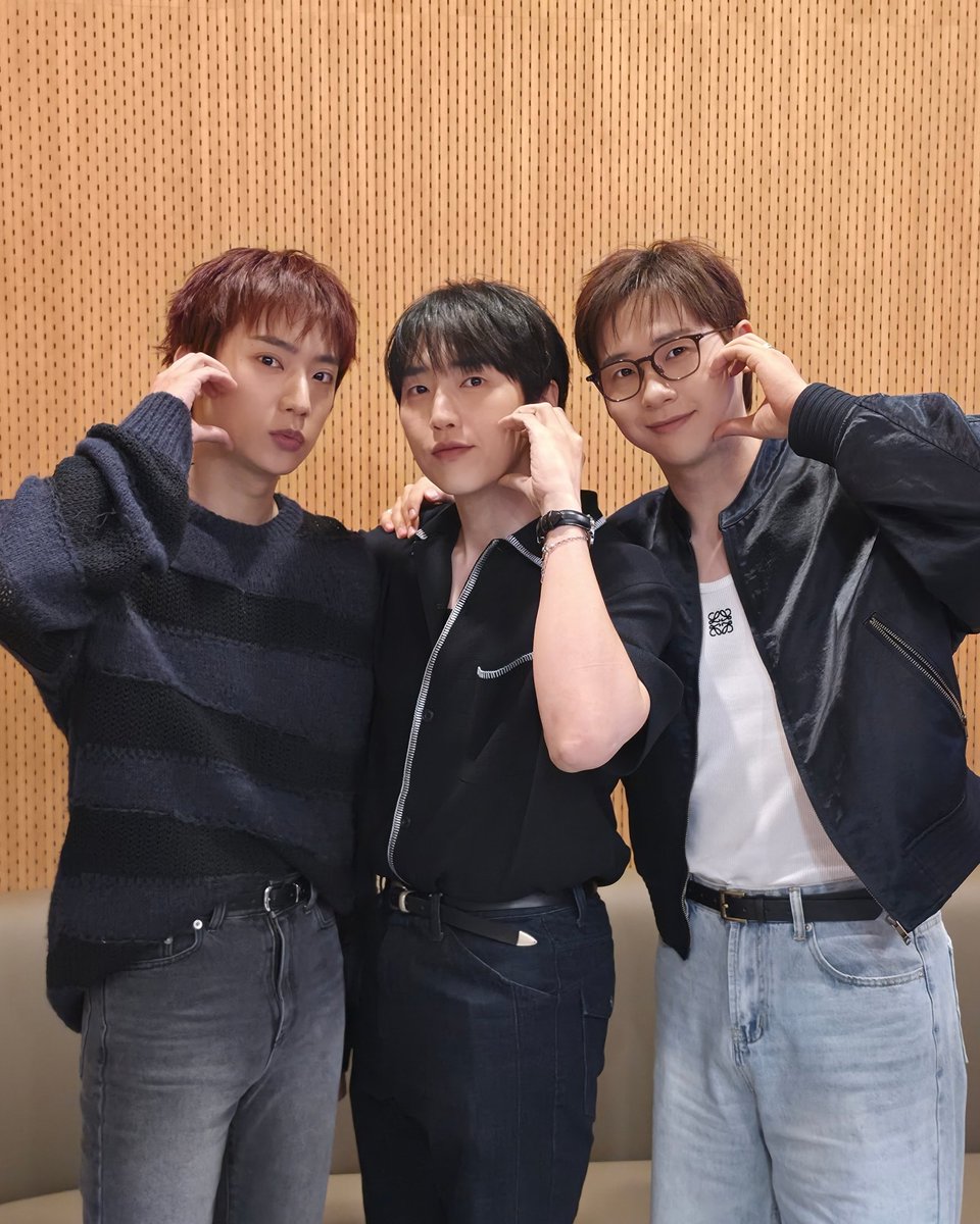 _B1A4OFFICIAL's tweet photo. 잠시 후 11시 30분!
SBS 라디오 공식 유튜브 <에라오>
철파엠 순환을 할 거야~
#B1A4 와 함께합니다! 
#신우 #산들 #공찬 https://t.co/WZY4ggaLtL