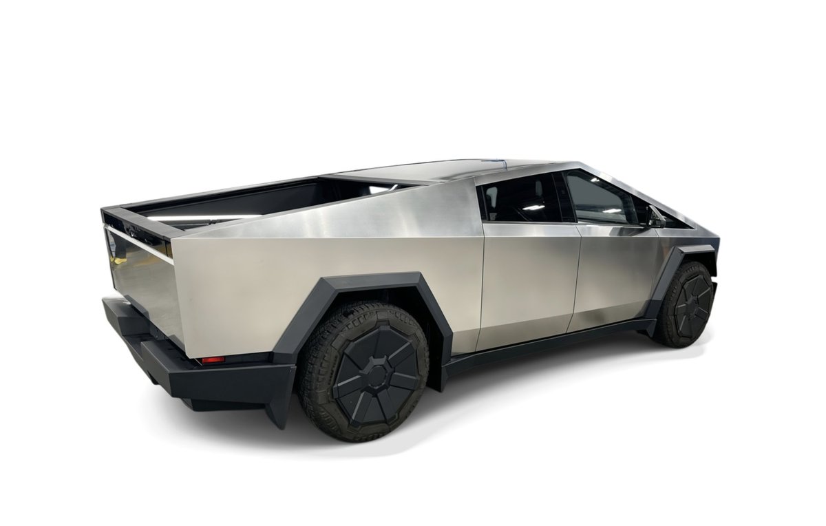 SawyerMerritt's tweet photo. The used Foundation Series Cybertrucks don't come with FSD. They do come with:

• 3 free months of FSD (Supervised)
• 3 months of Supercharging
• 3 free months of Premium Connectivity

The non-Foundation Series Cybertrucks come with a 1 month free trial of FSD and a 1 month trial of Premium Connectivity. No free Supercharging.