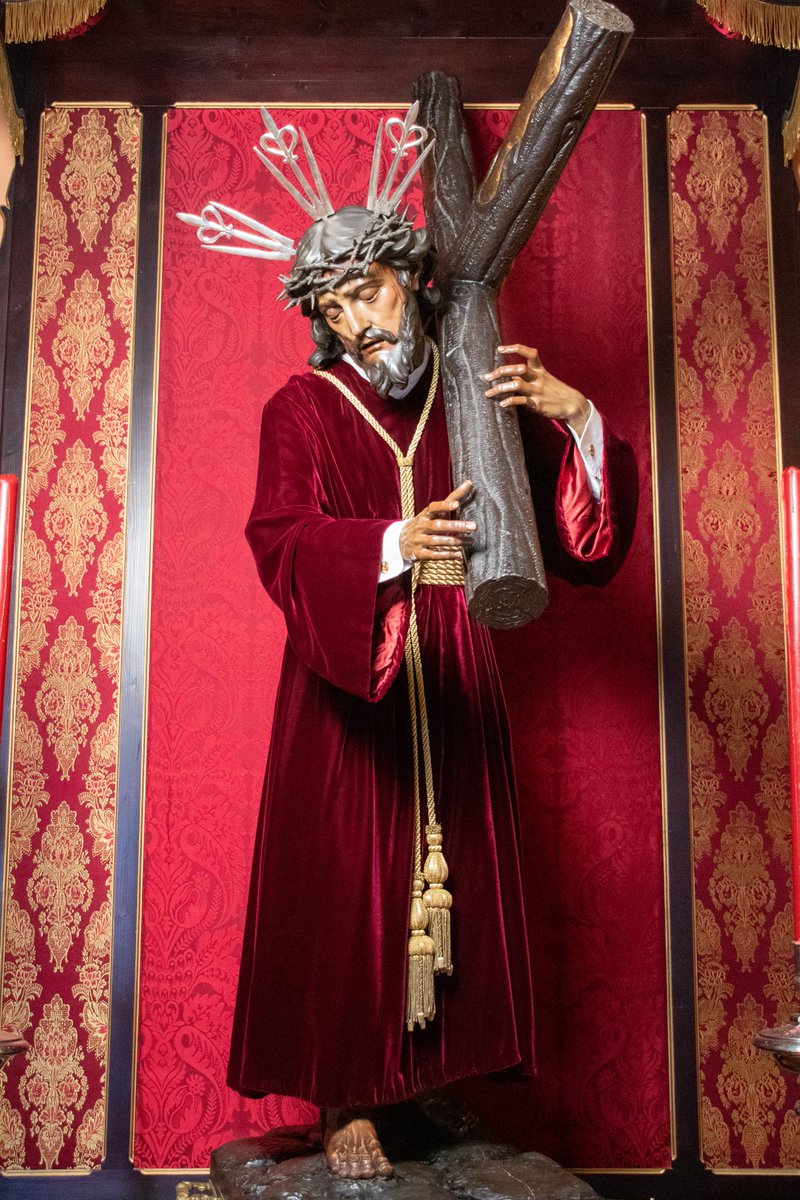 rosariosantipon's tweet photo. CAMBIO DE VESTIMENTA DE NTRO. PADRE JESÚS NAZARENO

Nuestro Padre Jesús Nazareno amanece ataviado para la Solemnidad del Corpus Christi y el mes de junio. El Señor de Santiponce porta túnica de terciopelo burdeos lisa y potencias de plata. https://t.co/ur8SVrSU0M