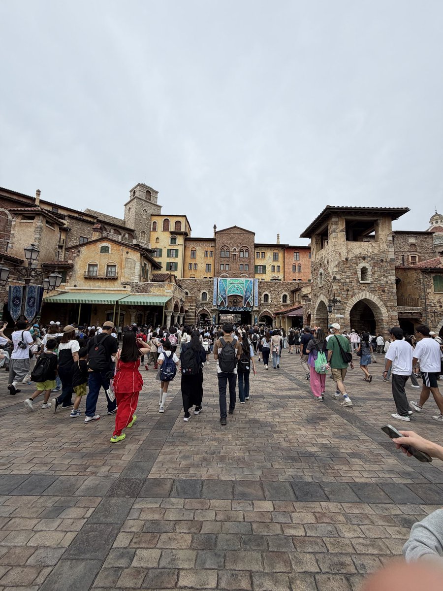 SamPrentice's tweet photo. Popped to Disney in Tokyo until this all blows over… https://t.co/W9bF9Eeous