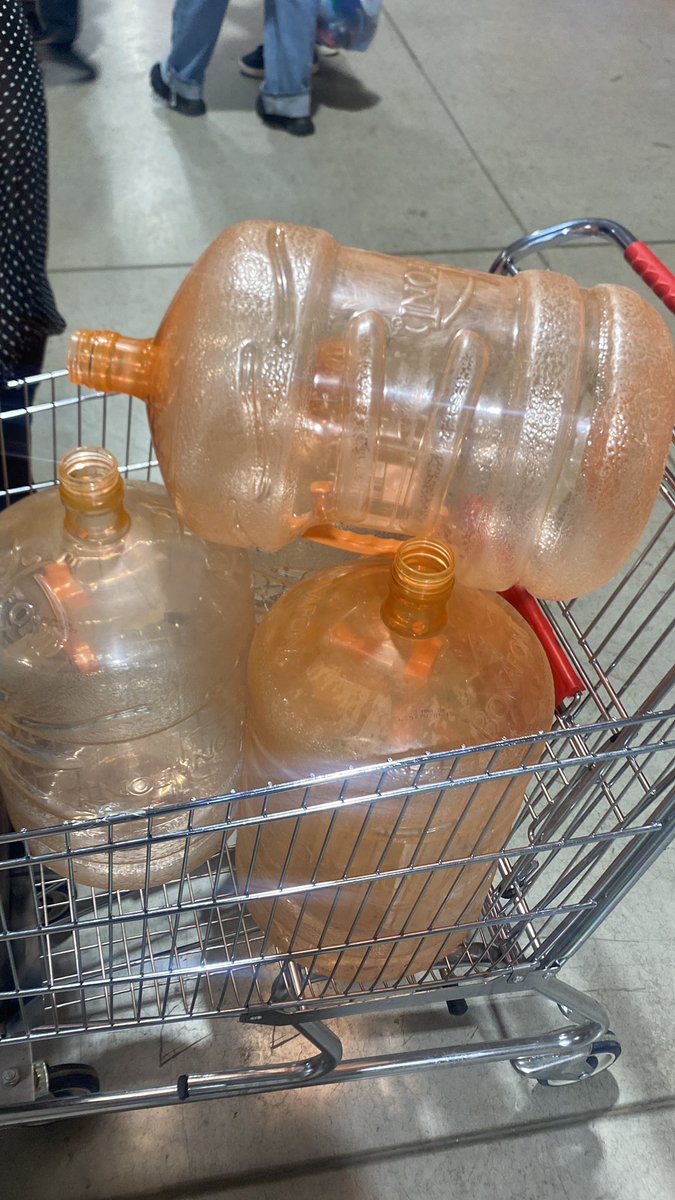 ferleonel1's tweet photo. @AtencionProfeco @Profeco buen día con quien me puedo dirigir para denunciar el que Ño quisieron venderme garrafones de la empresa @lagranbodega sucursal Xonacatepec ciudad de Puebla, negándome el servicio en su totalidad. https://t.co/QqnODZiyN2